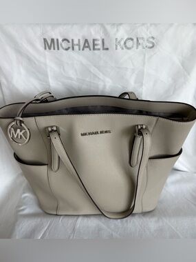 Michael Kors Large Jet Set Leather Tote
